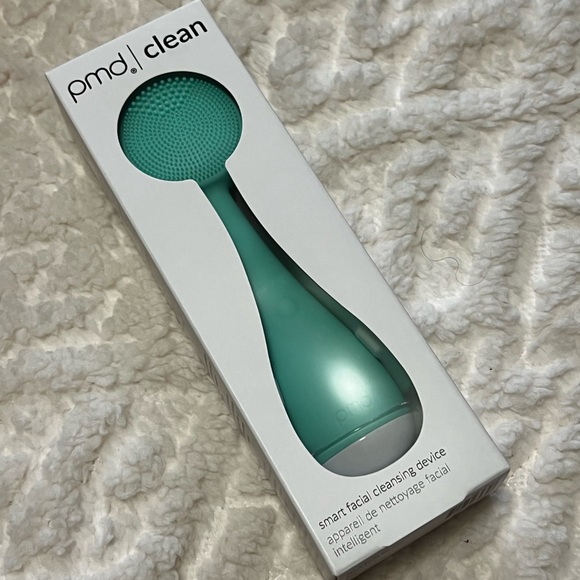 PMD Clean Smart Facial Cleansing Device - Picture 3 of 6